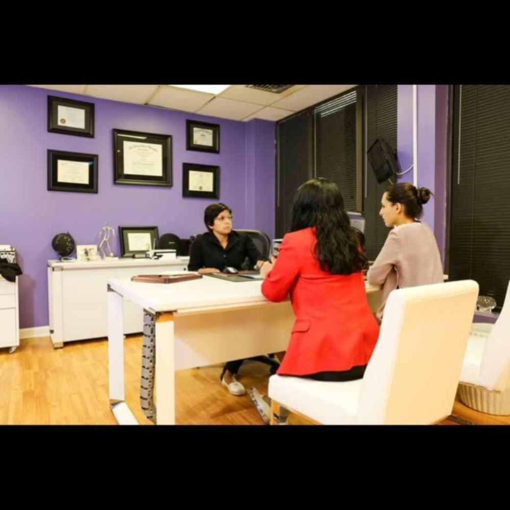 Meet your Posher, Mona